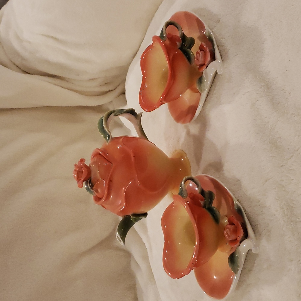 Fine Porcelain Sorelle 3D Rose Tea Set, pot, two cups, 2 saucers